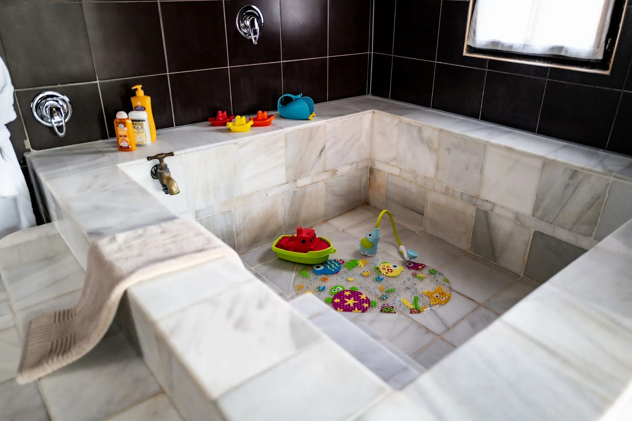children bath toys for the kids don't pack it - all inclusive holidays France - Country Kids