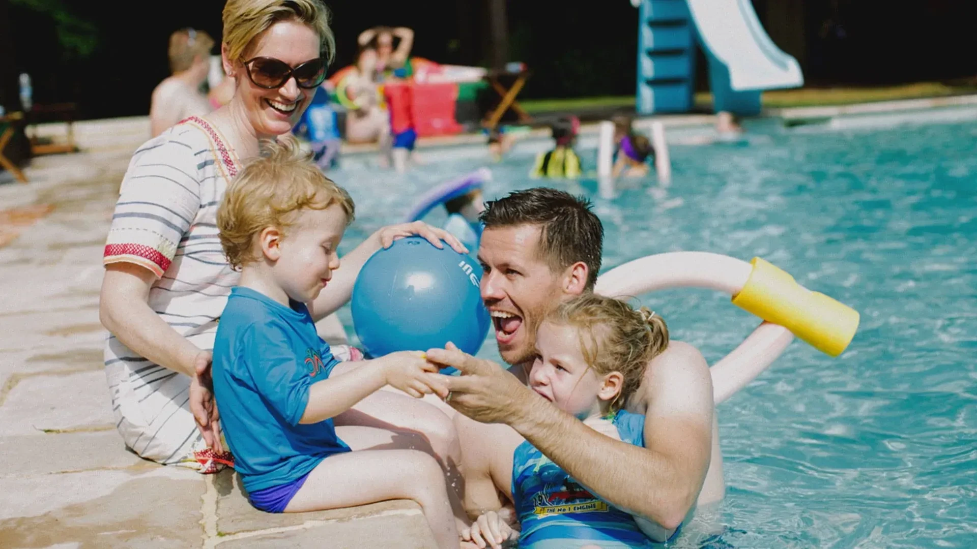 laure sylvain neveu quality family time @ pool