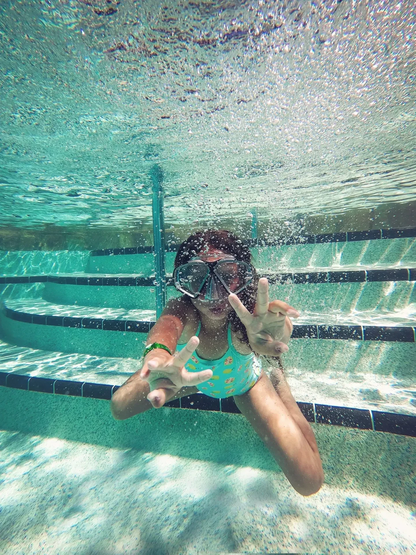 melinda-martin-zyeixh9k5ci-unsplash-scaled - gallery - kids club south of France