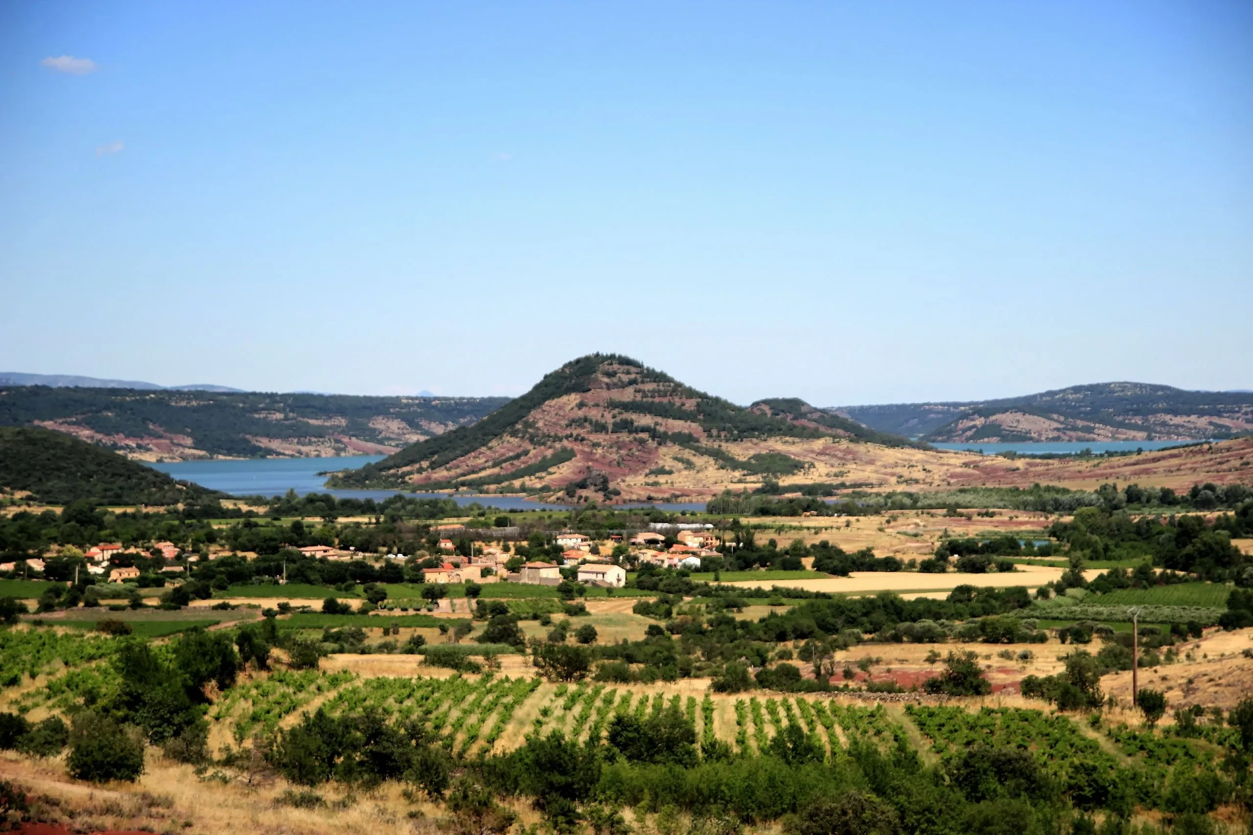 octon salagou the experience block the region - Holidays in South of France – Country Kids