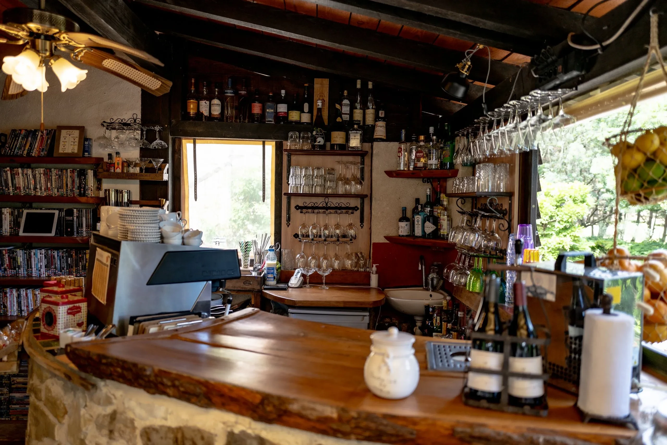 vue interieur bar the experience block bar and shop - Holidays in South of France – Country Kids